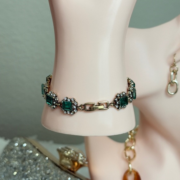 ⚜️💎 Classic Gold Bracelet with Emerald Green Crystals ❤️🔥💫 - Picture 7 of 11